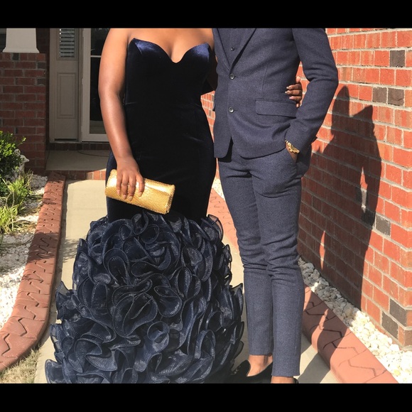 Formal dress - Picture 2 of 2